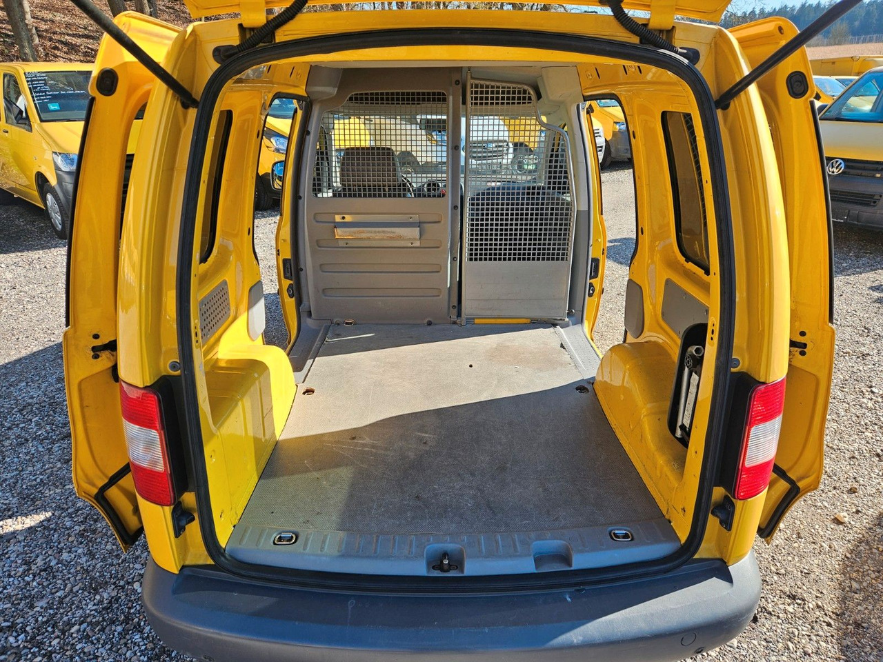 Volkswagen Caddy 2.0 SDI*1.Hand*S-heft*2xSchiebetüre - Пассажирский фургон: фото 5 Volkswagen Caddy 2.0 SDI*1.Hand*S-heft*2xSchiebetüre - Пассажирский фургон: фото 5