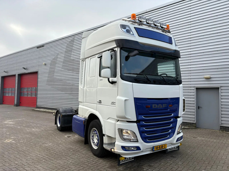 DAF XF 460 4x2 / APK - TUV JANUARI 2026 / HOLLAND TRUCK / ADR KLASSE I II III / 2 BEDS / - Тягач: фото 1 DAF XF 460 4x2 / APK - TUV JANUARI 2026 / HOLLAND TRUCK / ADR KLASSE I II III / 2 BEDS / - Тягач: фото 1