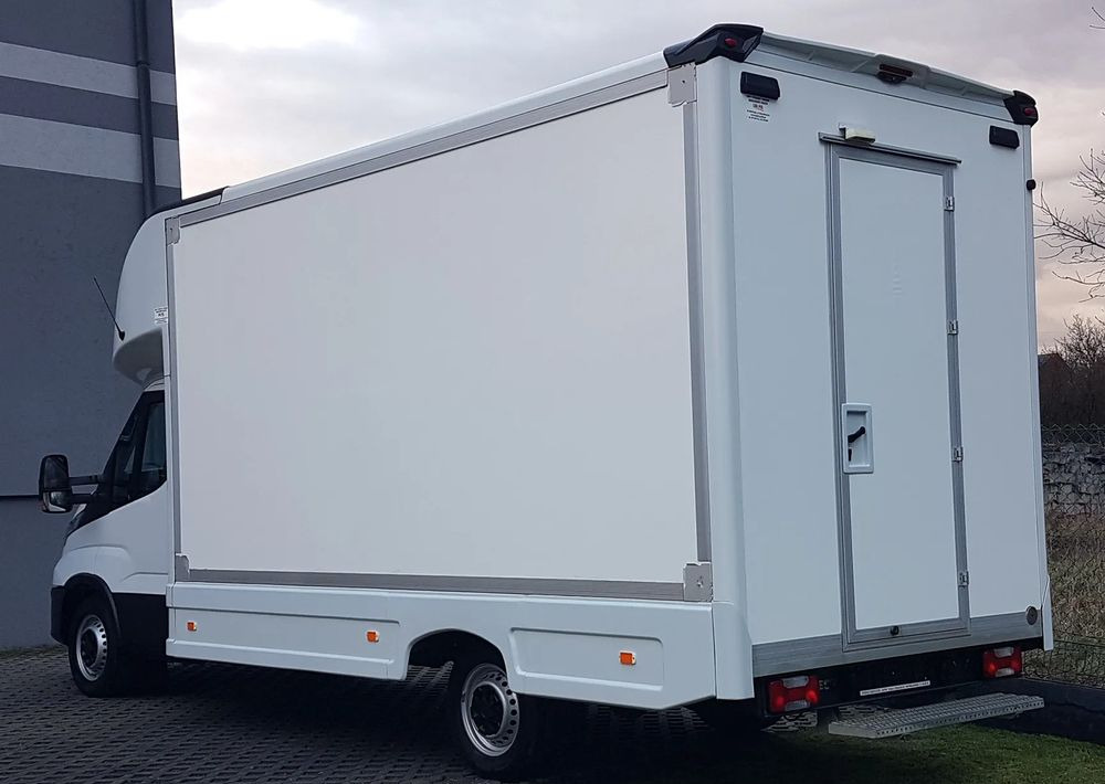 Iveco DAILY KONTENER NISKOPODŁOGOWY 4,43x2,23x2,42 SKLEP KAMPER KONIOWÓZ BAR KLIMA - Фургон с закрытым кузовом: фото 3 Iveco DAILY KONTENER NISKOPODŁOGOWY 4,43x2,23x2,42 SKLEP KAMPER KONIOWÓZ BAR KLIMA - Фургон с закрытым кузовом: фото 3