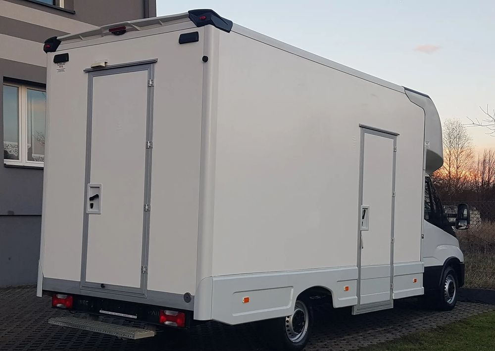 Iveco DAILY KONTENER NISKOPODŁOGOWY 4,43x2,23x2,42 SKLEP KAMPER KONIOWÓZ BAR KLIMA - Фургон с закрытым кузовом: фото 4 Iveco DAILY KONTENER NISKOPODŁOGOWY 4,43x2,23x2,42 SKLEP KAMPER KONIOWÓZ BAR KLIMA - Фургон с закрытым кузовом: фото 4
