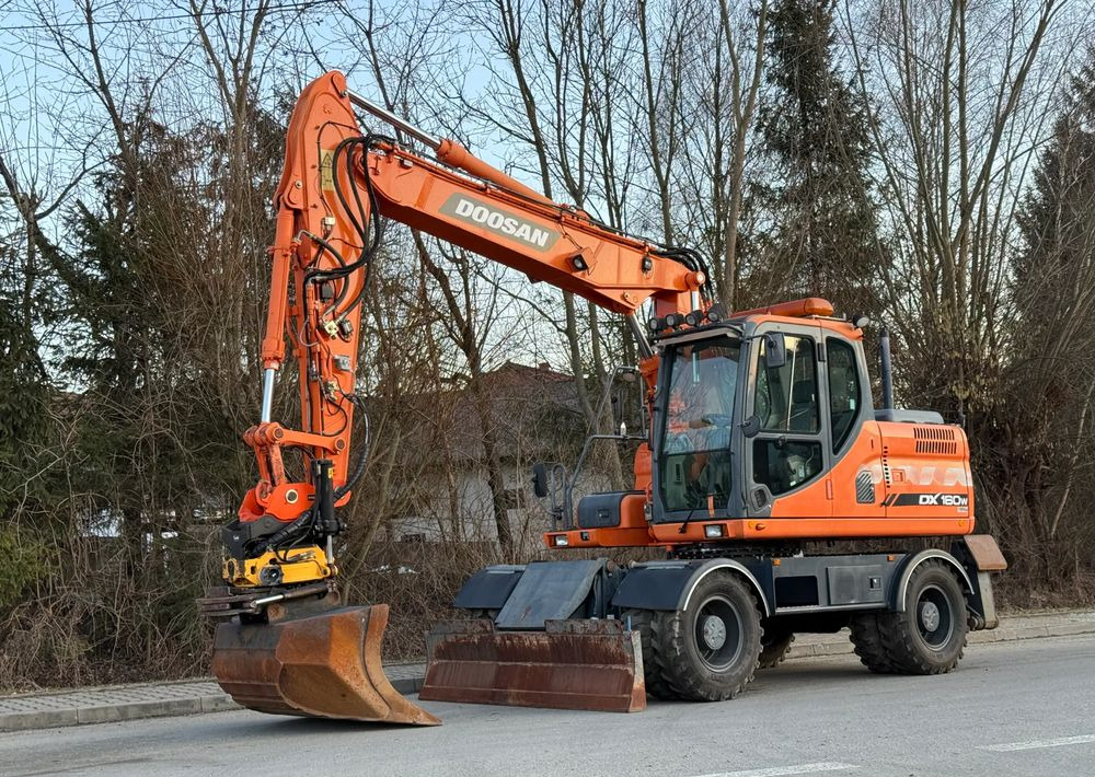 Doosan * DOOSAN DX160W *ROTOTILT* GPS 2D Leica * Sprowadzona * Stan Perfekcyjny * Koparka Kołowa * - Колёсный экскаватор: фото 1 Doosan * DOOSAN DX160W *ROTOTILT* GPS 2D Leica * Sprowadzona * Stan Perfekcyjny * Koparka Kołowa * - Колёсный экскаватор: фото 1