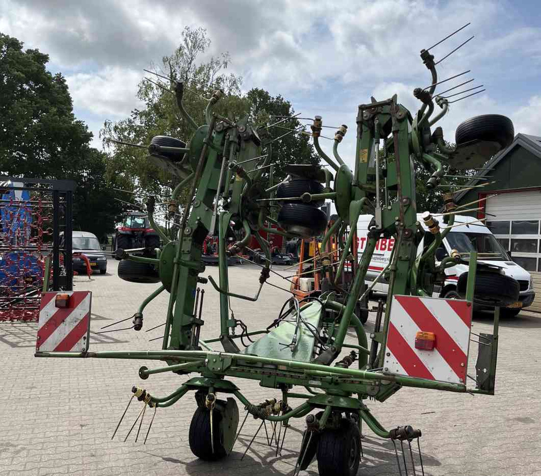 Krone KW 8.80/8 Schudder Tedder Kreiselheuer weidebouwmachines - Сеноворошилка: фото 4 Krone KW 8.80/8 Schudder Tedder Kreiselheuer weidebouwmachines - Сеноворошилка: фото 4