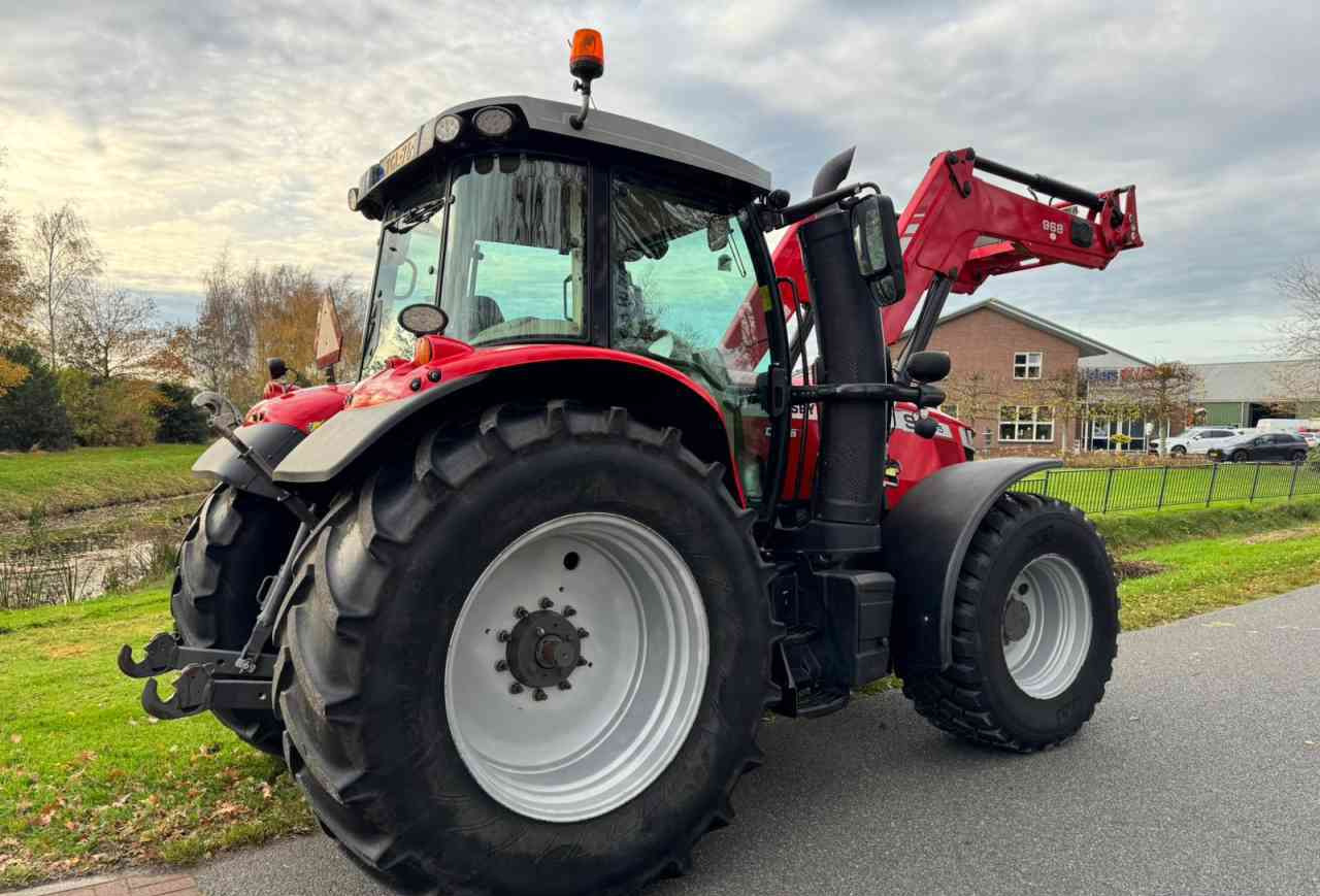 Massey Ferguson 7715S Dyna-6 Efficient Tractoren - Трактор: фото 3 Massey Ferguson 7715S Dyna-6 Efficient Tractoren - Трактор: фото 3