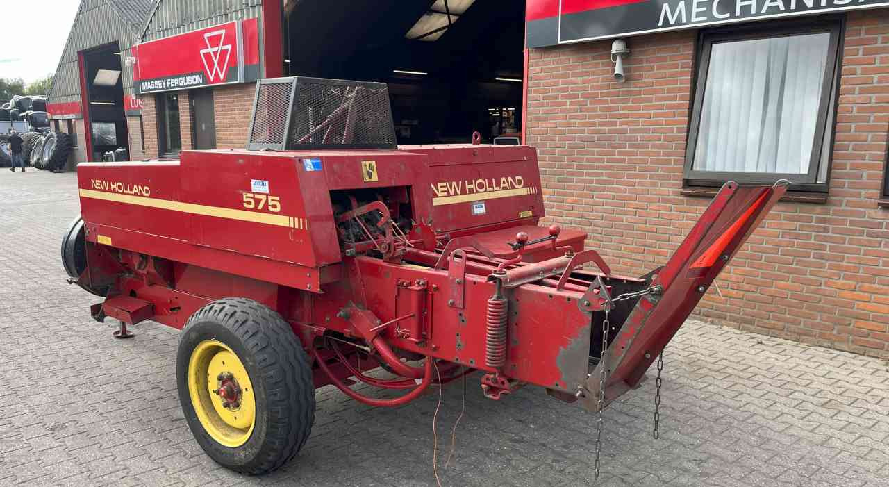 New Holland 570 Balepers pers pakkenperk weidebouwmachines - Пресс-подборщик тюковый: фото 2 New Holland 570 Balepers pers pakkenperk weidebouwmachines - Пресс-подборщик тюковый: фото 2