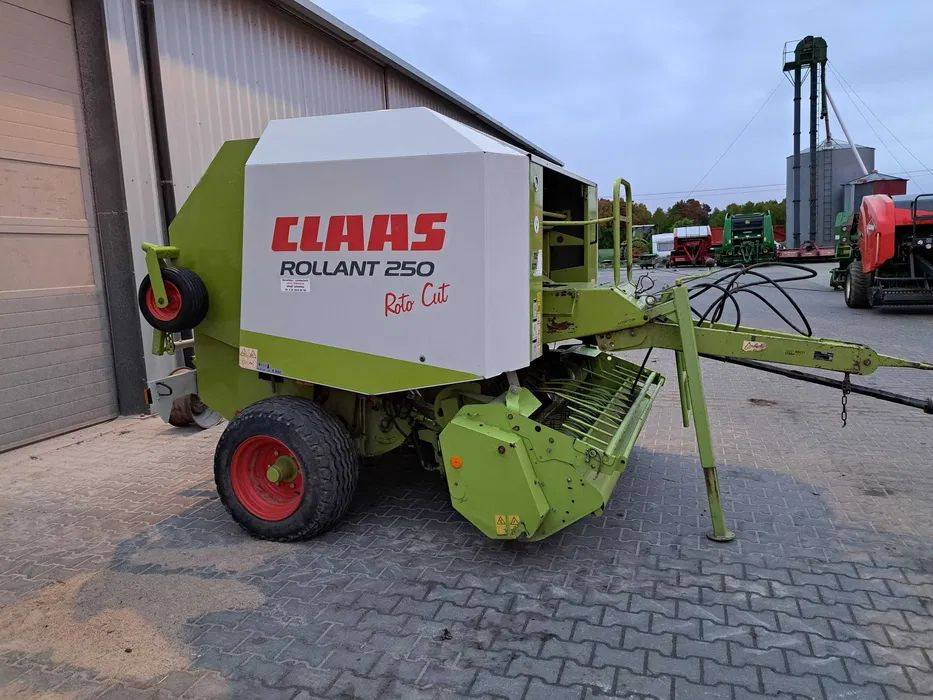 PRASA ROLUJĄCA CLAAS ROLLANT 250 RC 255 - Пресс-подборщик рулонный: фото 5 PRASA ROLUJĄCA CLAAS ROLLANT 250 RC 255 - Пресс-подборщик рулонный: фото 5