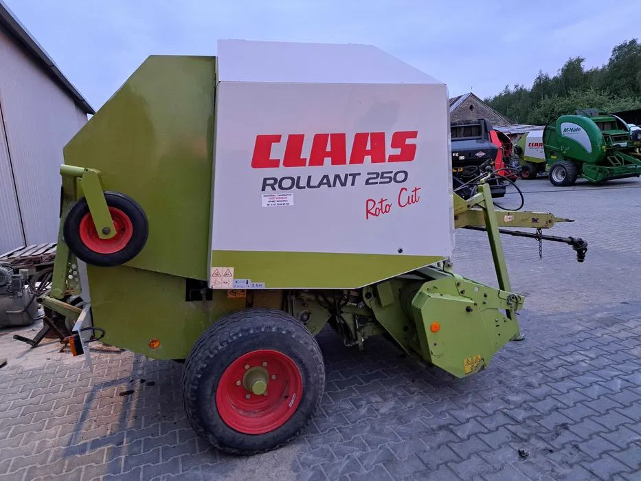 PRASA ROLUJĄCA CLAAS ROLLANT 250 RC 255 - Пресс-подборщик рулонный: фото 2 PRASA ROLUJĄCA CLAAS ROLLANT 250 RC 255 - Пресс-подборщик рулонный: фото 2