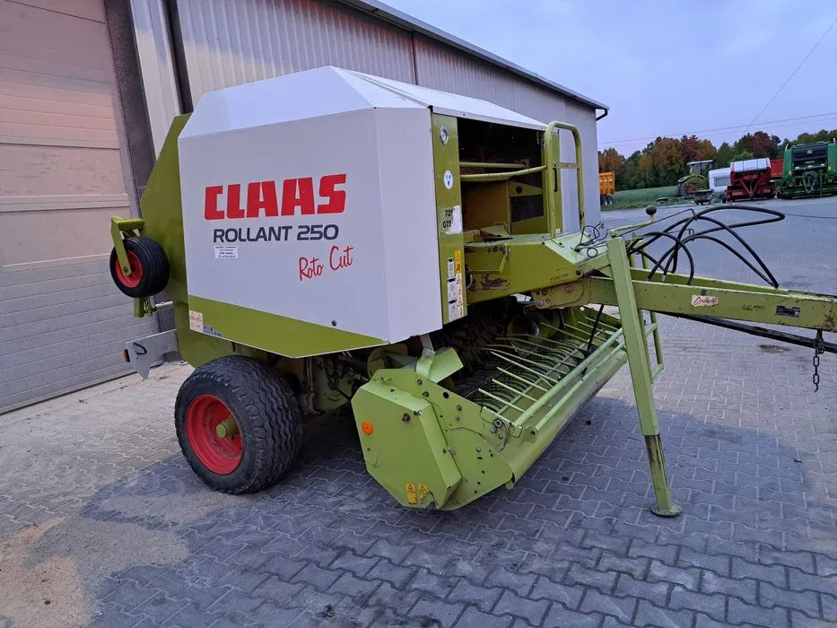 PRASA ROLUJĄCA CLAAS ROLLANT 250 RC 255 - Пресс-подборщик рулонный: фото 3 PRASA ROLUJĄCA CLAAS ROLLANT 250 RC 255 - Пресс-подборщик рулонный: фото 3