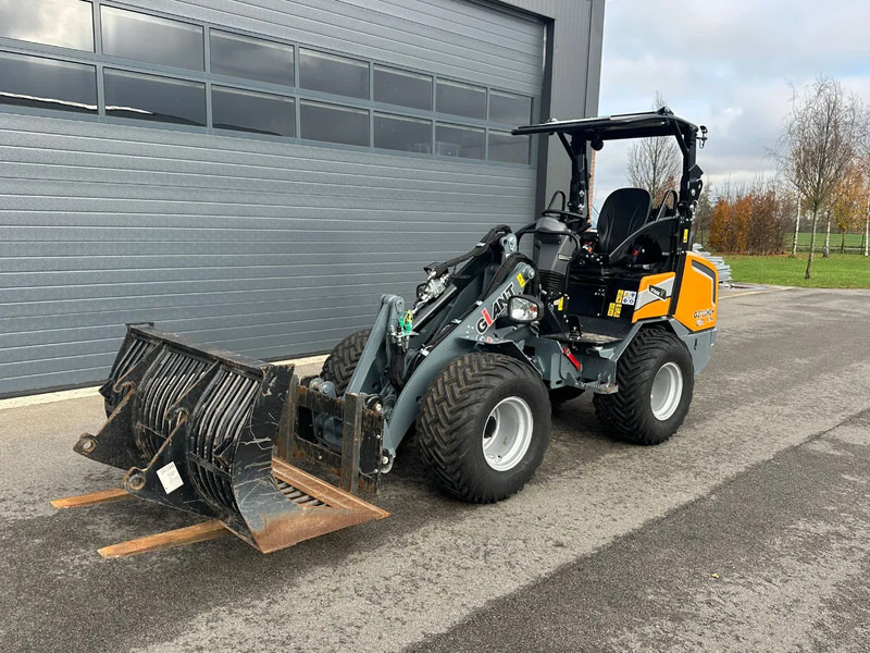 Гусеничный мини-погрузчик Giant G2700HD+: фото 7 Гусеничный мини-погрузчик Giant G2700HD+: фото 7