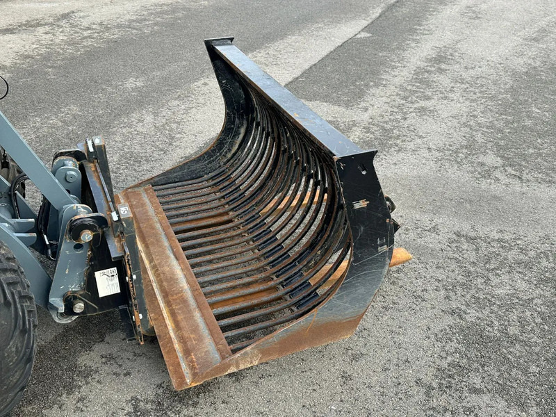 Гусеничный мини-погрузчик Giant G2700HD+: фото 15 Гусеничный мини-погрузчик Giant G2700HD+: фото 15