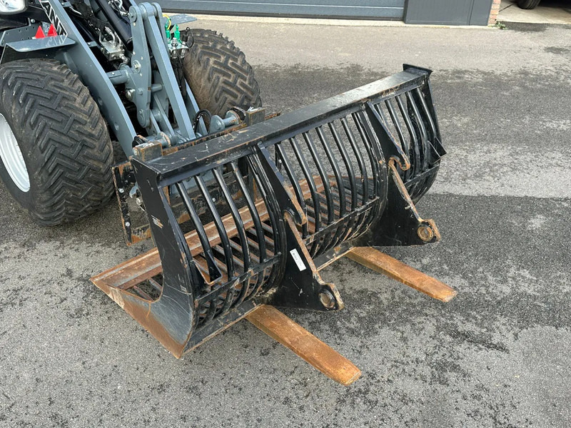 Гусеничный мини-погрузчик Giant G2700HD+: фото 16 Гусеничный мини-погрузчик Giant G2700HD+: фото 16