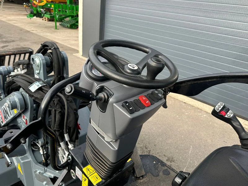 Гусеничный мини-погрузчик Giant G2700HD+: фото 11 Гусеничный мини-погрузчик Giant G2700HD+: фото 11