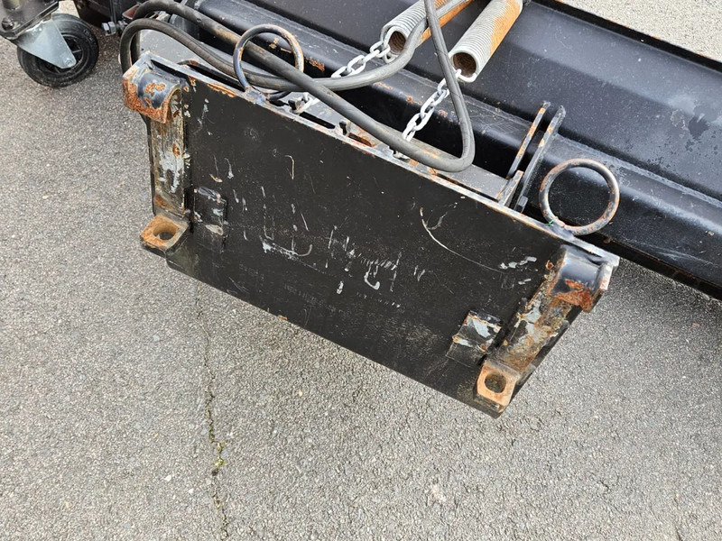 Навесное оборудование для Сельскохозяйственной техники Avant Dozerblad / Sneeuwschuif: фото 12 Навесное оборудование для Сельскохозяйственной техники Avant Dozerblad / Sneeuwschuif: фото 12