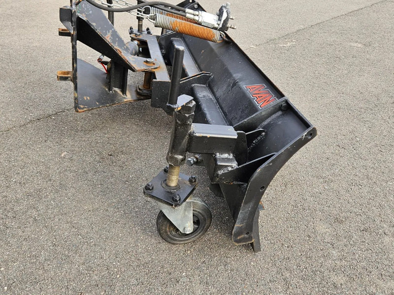 Навесное оборудование для Сельскохозяйственной техники Avant Dozerblad / Sneeuwschuif: фото 9 Навесное оборудование для Сельскохозяйственной техники Avant Dozerblad / Sneeuwschuif: фото 9