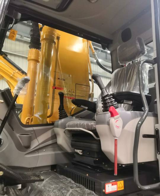 NEW MAXUS 13 Ton Crawler Excavator Warranty up to 10 YEARS НОВА Копарка гусенична MAXUS 13 тонн Гарантія до 10 РОКІВ NOWA Koparka gąsienicowa MAXUS 13 ton Gwarancja do 10 LAT - Гусеничный экскаватор: фото 3 NEW MAXUS 13 Ton Crawler Excavator Warranty up to 10 YEARS НОВА Копарка гусенична MAXUS 13 тонн Гарантія до 10 РОКІВ NOWA Koparka gąsienicowa MAXUS 13 ton Gwarancja do 10 LAT - Гусеничный экскаватор: фото 3