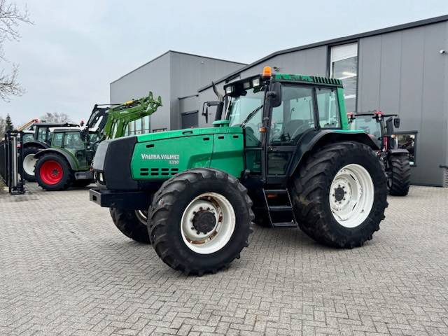 Valtra 8350 Hitech - Трактор: фото 2 Valtra 8350 Hitech - Трактор: фото 2