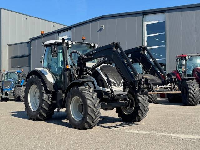 Valtra N104 Hitech5 met voorlader 4700 uur! - Трактор: фото 2 Valtra N104 Hitech5 met voorlader 4700 uur! - Трактор: фото 2