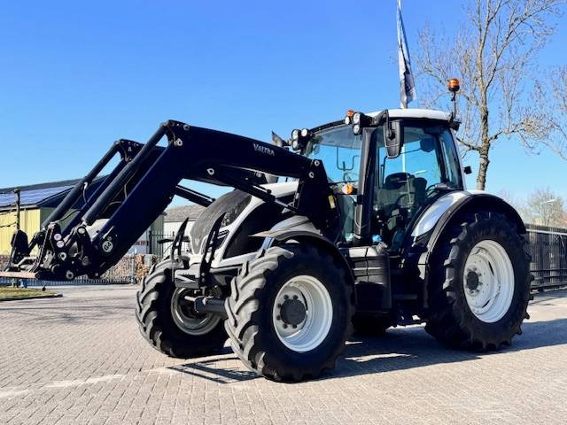 Valtra N104 Hitech5 met voorlader 4700 uur! - Трактор: фото 1 Valtra N104 Hitech5 met voorlader 4700 uur! - Трактор: фото 1
