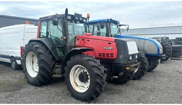 Valtra Valmet 8450, Voorasvering! - Трактор: фото 1 Valtra Valmet 8450, Voorasvering! - Трактор: фото 1