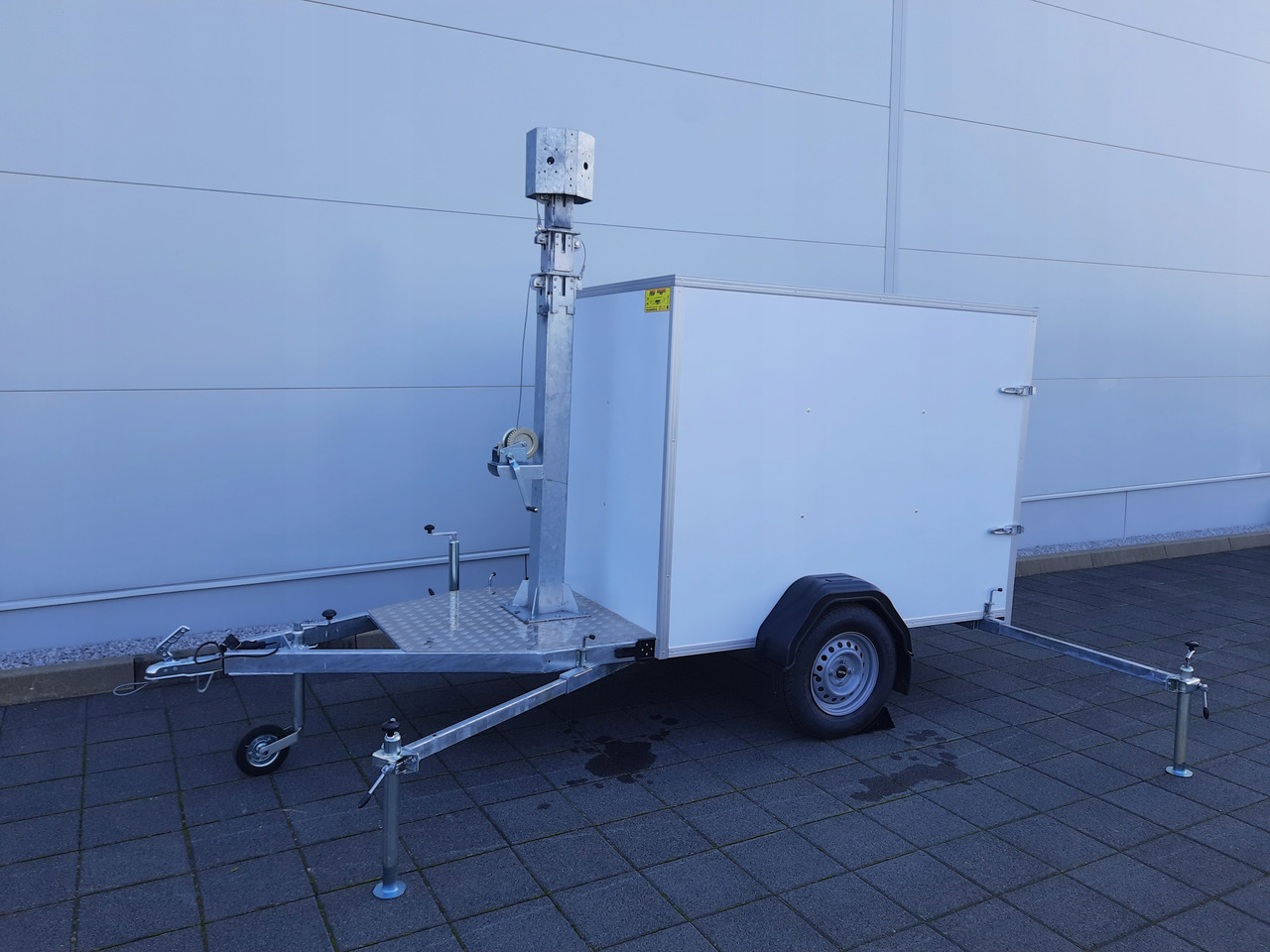 PRZYCZEPA Z MASZTEM TELESKOPOWYM DO MONITORINGU / TRAILER WITH TELESCOPIC MAST FOR MONITORING - Прицеп-фургон: фото 4 PRZYCZEPA Z MASZTEM TELESKOPOWYM DO MONITORINGU / TRAILER WITH TELESCOPIC MAST FOR MONITORING - Прицеп-фургон: фото 4