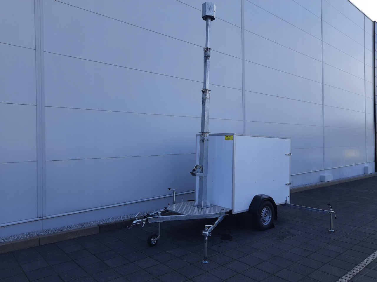 PRZYCZEPA Z MASZTEM TELESKOPOWYM DO MONITORINGU / TRAILER WITH TELESCOPIC MAST FOR MONITORING - Прицеп-фургон: фото 2 PRZYCZEPA Z MASZTEM TELESKOPOWYM DO MONITORINGU / TRAILER WITH TELESCOPIC MAST FOR MONITORING - Прицеп-фургон: фото 2
