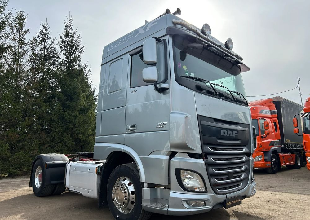 DAF XF 106 440 KM / AUTOMAT / RETARDER / HYDRAULIKA HYVA / ALUFELGI ALCOA / 2017 ROK !! - Тягач: фото 1 DAF XF 106 440 KM / AUTOMAT / RETARDER / HYDRAULIKA HYVA / ALUFELGI ALCOA / 2017 ROK !! - Тягач: фото 1