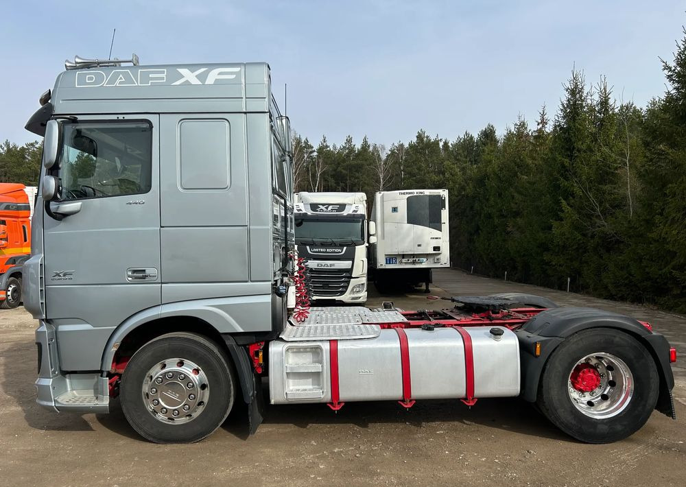 DAF XF 106 440 KM / AUTOMAT / RETARDER / HYDRAULIKA HYVA / ALUFELGI ALCOA / 2017 ROK !! - Тягач: фото 4 DAF XF 106 440 KM / AUTOMAT / RETARDER / HYDRAULIKA HYVA / ALUFELGI ALCOA / 2017 ROK !! - Тягач: фото 4
