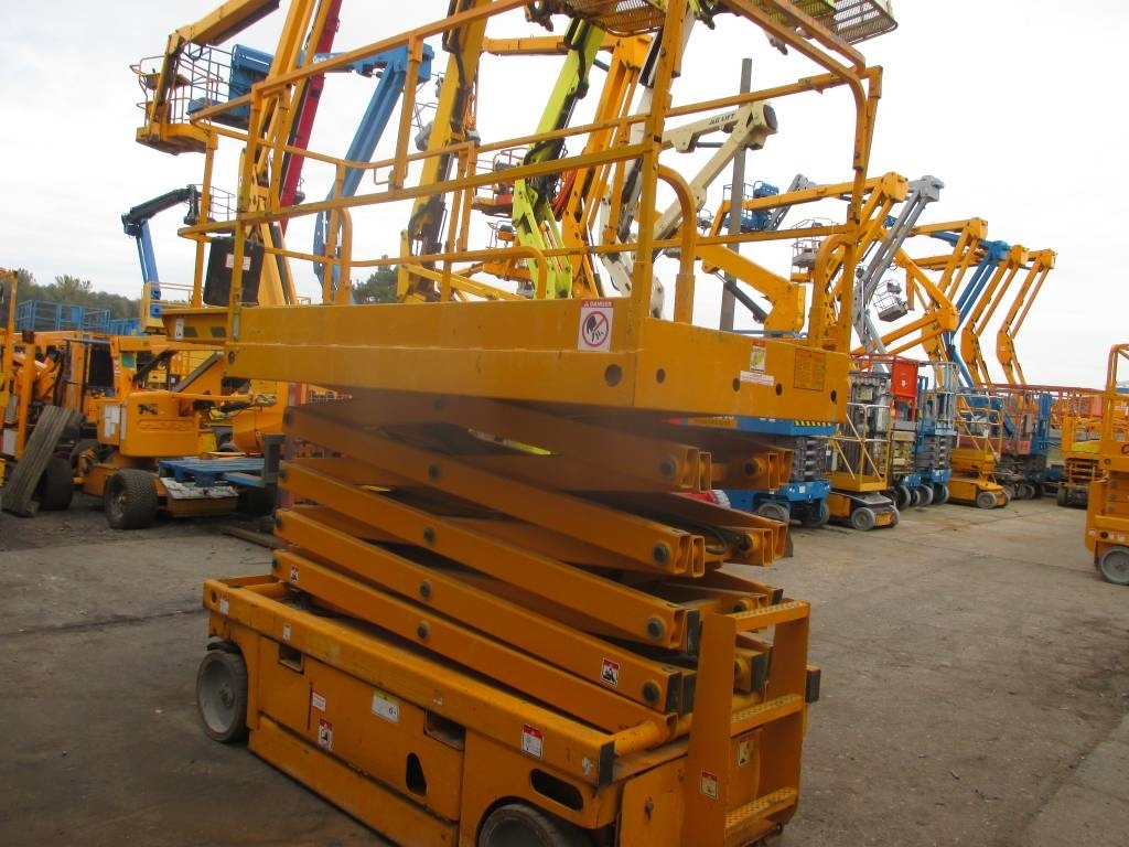 Haulotte Compact 12  - Ножничный подъемник: фото 4 Haulotte Compact 12  - Ножничный подъемник: фото 4