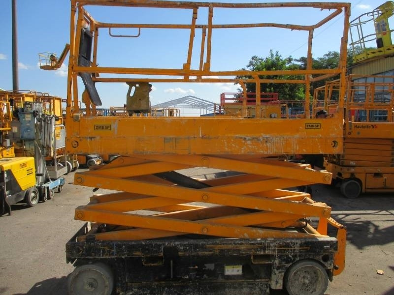 Haulotte Compact 8 - Ножничный подъемник: фото 5 Haulotte Compact 8 - Ножничный подъемник: фото 5