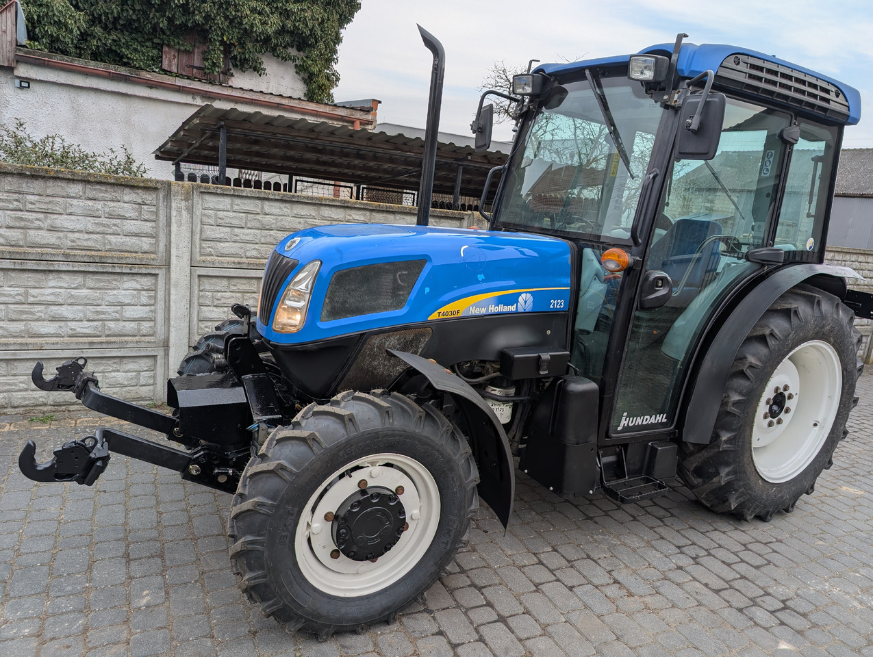 New Holland T4030F - Минитрактор: фото 1 New Holland T4030F - Минитрактор: фото 1