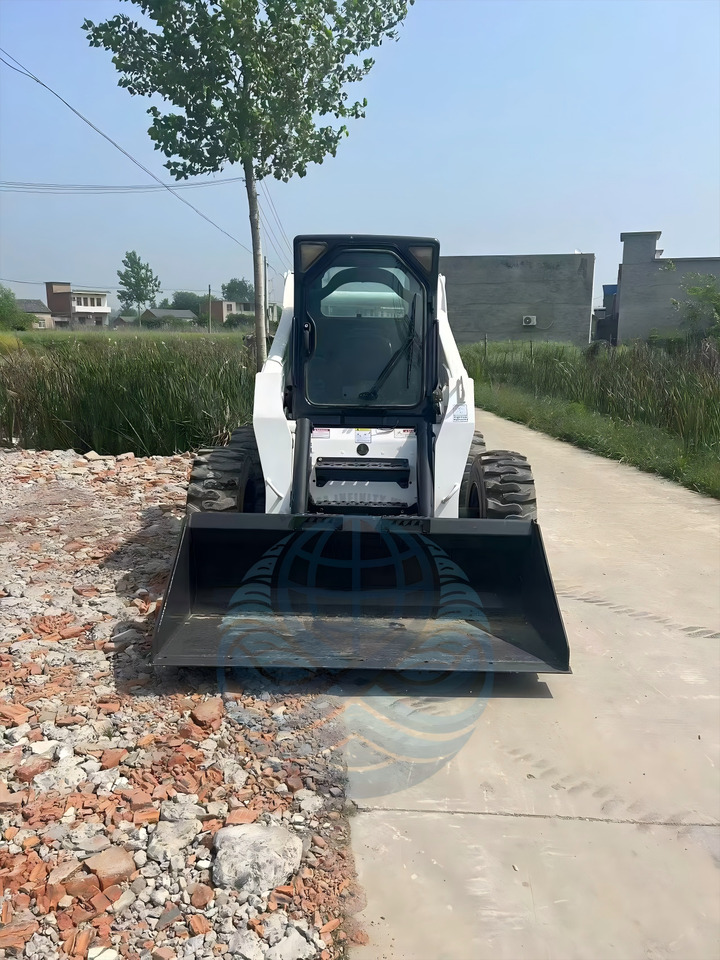 BOBCAT 330 - Мини-погрузчик с бортовым поворотом: фото 4 BOBCAT 330 - Мини-погрузчик с бортовым поворотом: фото 4