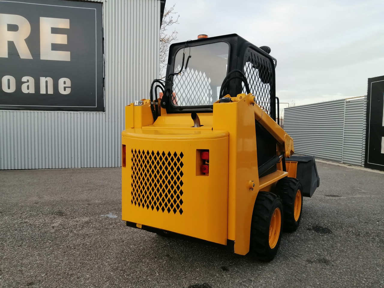 Bobcat Front Loader Ram Italia FM 120 – Hammer Installation - Мини-погрузчик с бортовым поворотом: фото 3 Bobcat Front Loader Ram Italia FM 120 – Hammer Installation - Мини-погрузчик с бортовым поворотом: фото 3