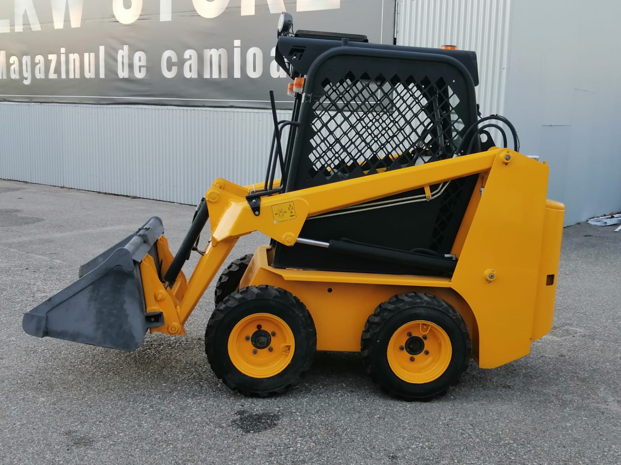 Bobcat Front Loader Ram Italia FM 120 – Hammer Installation - Мини-погрузчик с бортовым поворотом: фото 5 Bobcat Front Loader Ram Italia FM 120 – Hammer Installation - Мини-погрузчик с бортовым поворотом: фото 5