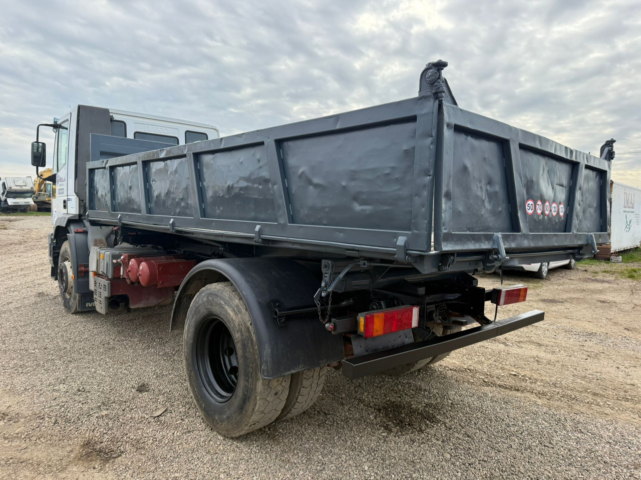 IVECO EUROTRAKKER TIPPER - Самосвал: фото 4 IVECO EUROTRAKKER TIPPER - Самосвал: фото 4