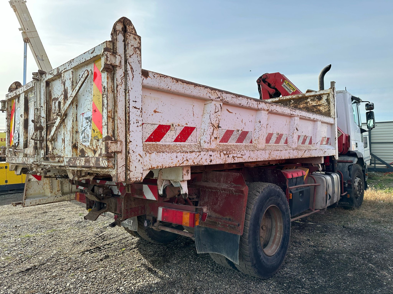 IVECO EUROTRAKKER TIPPER - Самосвал: фото 5 IVECO EUROTRAKKER TIPPER - Самосвал: фото 5