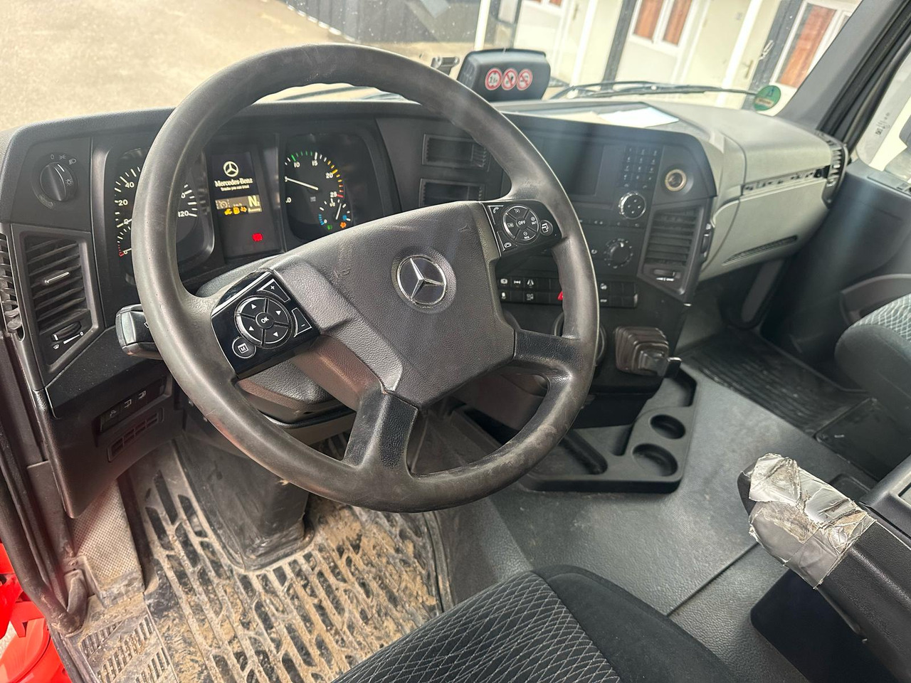 MERCEDES-BENZ ANTOS Tractor head - Тягач: фото 3 MERCEDES-BENZ ANTOS Tractor head - Тягач: фото 3