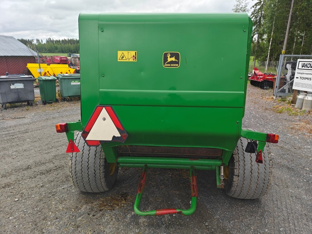 JOHN DEERE Pyöröpaalain 575 - Пресс-подборщик рулонный: фото 3 JOHN DEERE Pyöröpaalain 575 - Пресс-подборщик рулонный: фото 3
