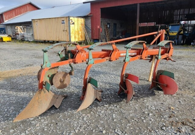 Kverneland A8 sarka-aura 4-siipinen - Плуг: фото 1 Kverneland A8 sarka-aura 4-siipinen - Плуг: фото 1