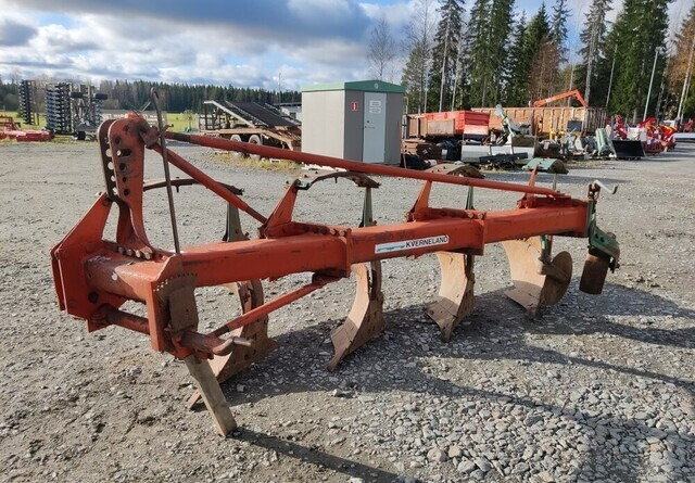 Kverneland A8 sarka-aura 4-siipinen - Плуг: фото 5 Kverneland A8 sarka-aura 4-siipinen - Плуг: фото 5