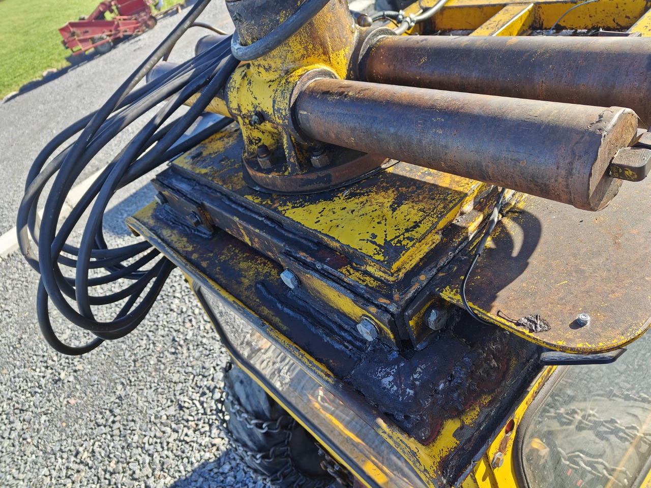 Трактор MASSEY FERGUSON 50R Kärppä - Metsätraktoripaketti: фото 15