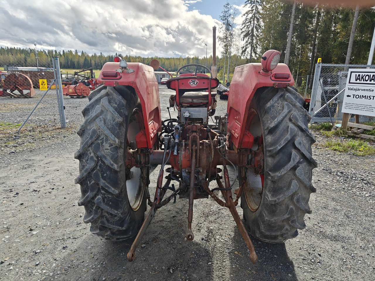 Massey Ferguson 175 Multi Power Avomalli, katso video! - Трактор: фото 3 Massey Ferguson 175 Multi Power Avomalli, katso video! - Трактор: фото 3