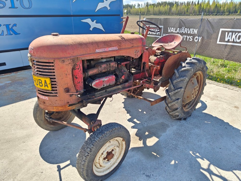 Massey Harris 820D harvinainen 2-sylinterinen diesel, katso video! - Трактор: фото 2 Massey Harris 820D harvinainen 2-sylinterinen diesel, katso video! - Трактор: фото 2