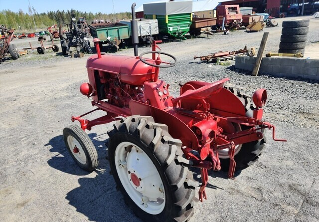Massey Harris Traktori - bensiini - Трактор: фото 4 Massey Harris Traktori - bensiini - Трактор: фото 4