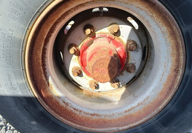 Peräkärryn akseli 445/45R19.5 leveillä renkailla - Ось и запчасти для Прицепов: фото 4 Peräkärryn akseli 445/45R19.5 leveillä renkailla - Ось и запчасти для Прицепов: фото 4