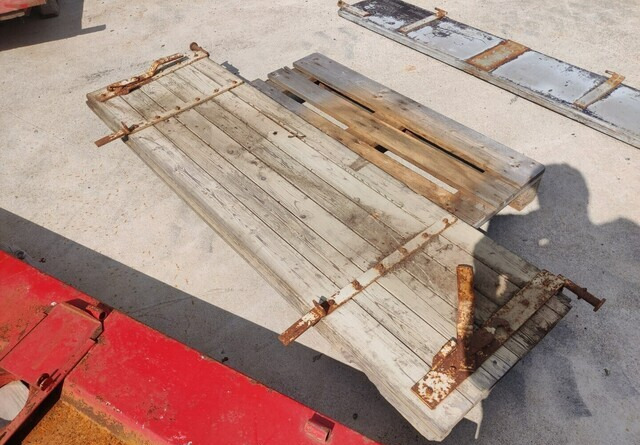 Peräkärryn laita - K 54cm - L 195cm - puinen - Кузов и экстерьер для Сельскохозяйственных прицепов-самосвалов: фото 4 Peräkärryn laita - K 54cm - L 195cm - puinen - Кузов и экстерьер для Сельскохозяйственных прицепов-самосвалов: фото 4