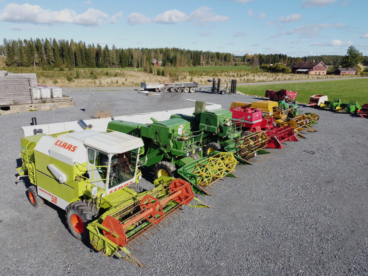 Puimureita / Combine harvesters 6kpl / 6pcs - Claas, John Deere, Massey Ferguson... - Зерноуборочный комбайн: фото 1 Puimureita / Combine harvesters 6kpl / 6pcs - Claas, John Deere, Massey Ferguson... - Зерноуборочный комбайн: фото 1