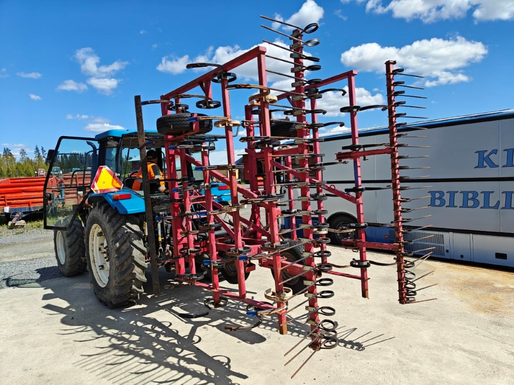 VM 450 cm, hydraulisesti taittuva, etulana ja jälkihara, katso video! - Борона пружинная: фото 2 VM 450 cm, hydraulisesti taittuva, etulana ja jälkihara, katso video! - Борона пружинная: фото 2