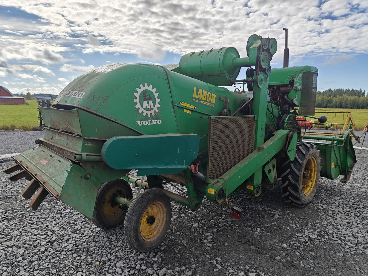 Volvo BM ST257 leikkuupuimuri työleveys 190cm, vaikka koeruutupuimuriksi, katso video! - Зерноуборочный комбайн: фото 4 Volvo BM ST257 leikkuupuimuri työleveys 190cm, vaikka koeruutupuimuriksi, katso video! - Зерноуборочный комбайн: фото 4