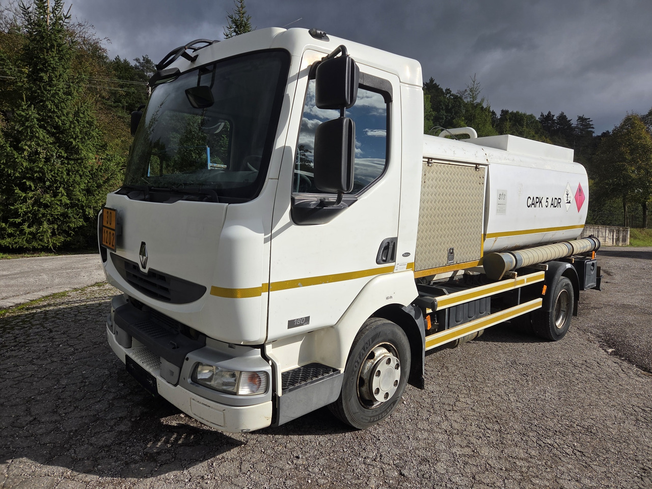 RENAULT MIDLUM 180.10 diesel tanker + dispensing + print - Грузовик-цистерна: фото 1 RENAULT MIDLUM 180.10 diesel tanker + dispensing + print - Грузовик-цистерна: фото 1