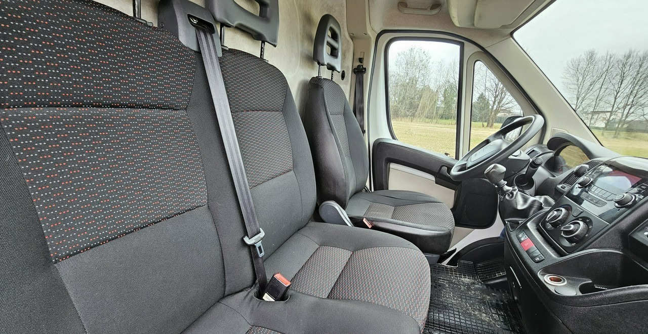 Фото интерьера 2: Цельнометаллический фургон Peugeot Boxer krajowy l* klima*