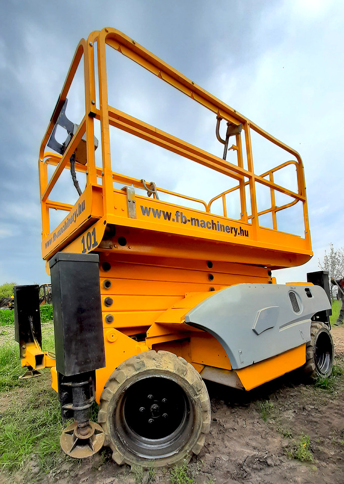 HAULOTTE Compact 12 DX - Ножничный подъемник: фото 2 HAULOTTE Compact 12 DX - Ножничный подъемник: фото 2